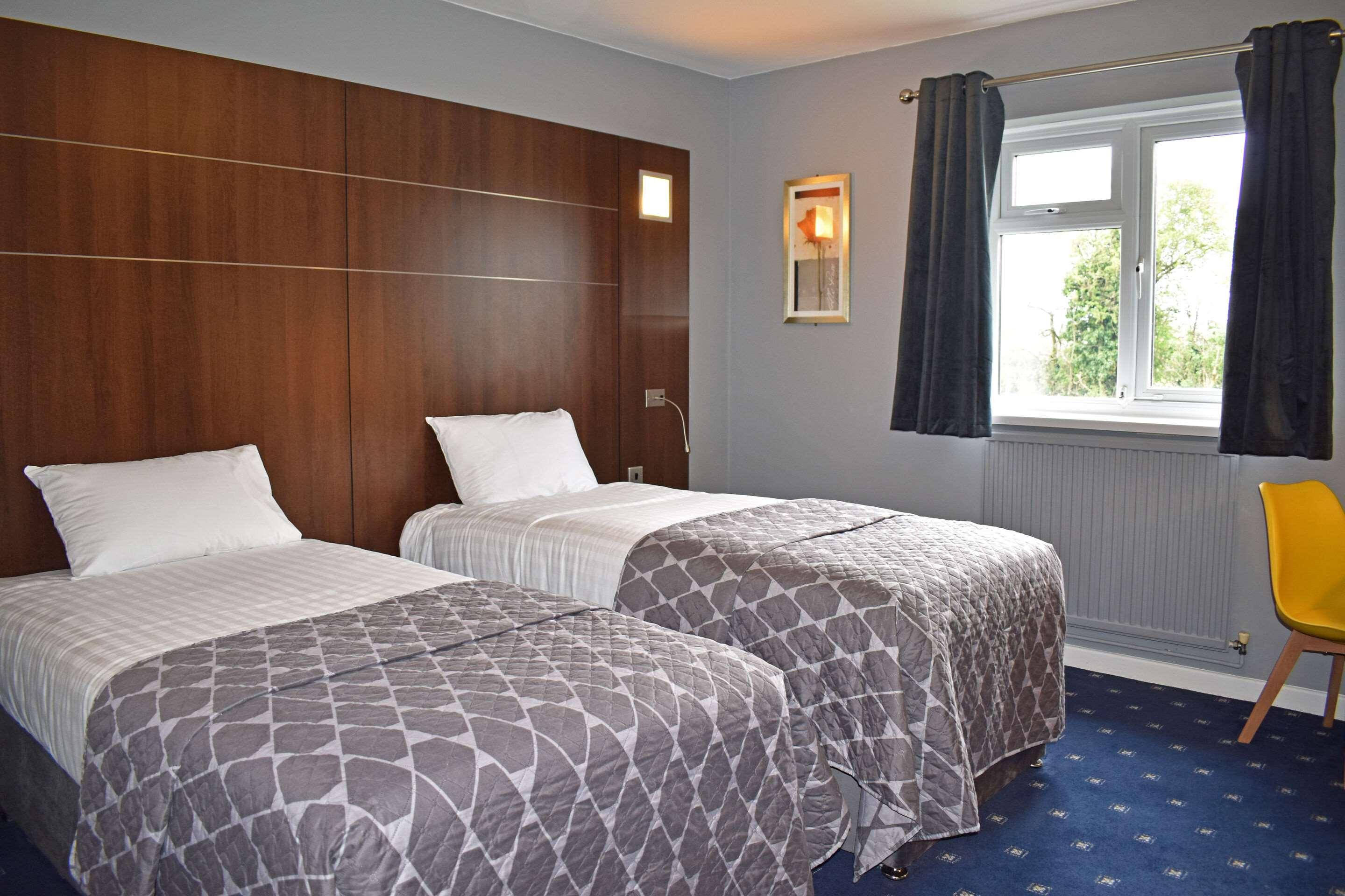 UPGRADE, BUSINESS, TWIN BEDS