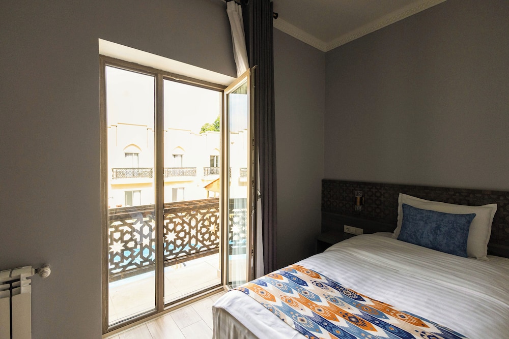 Khan Hotel 14/48