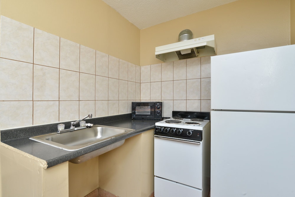 LaPlace Motel 22/30