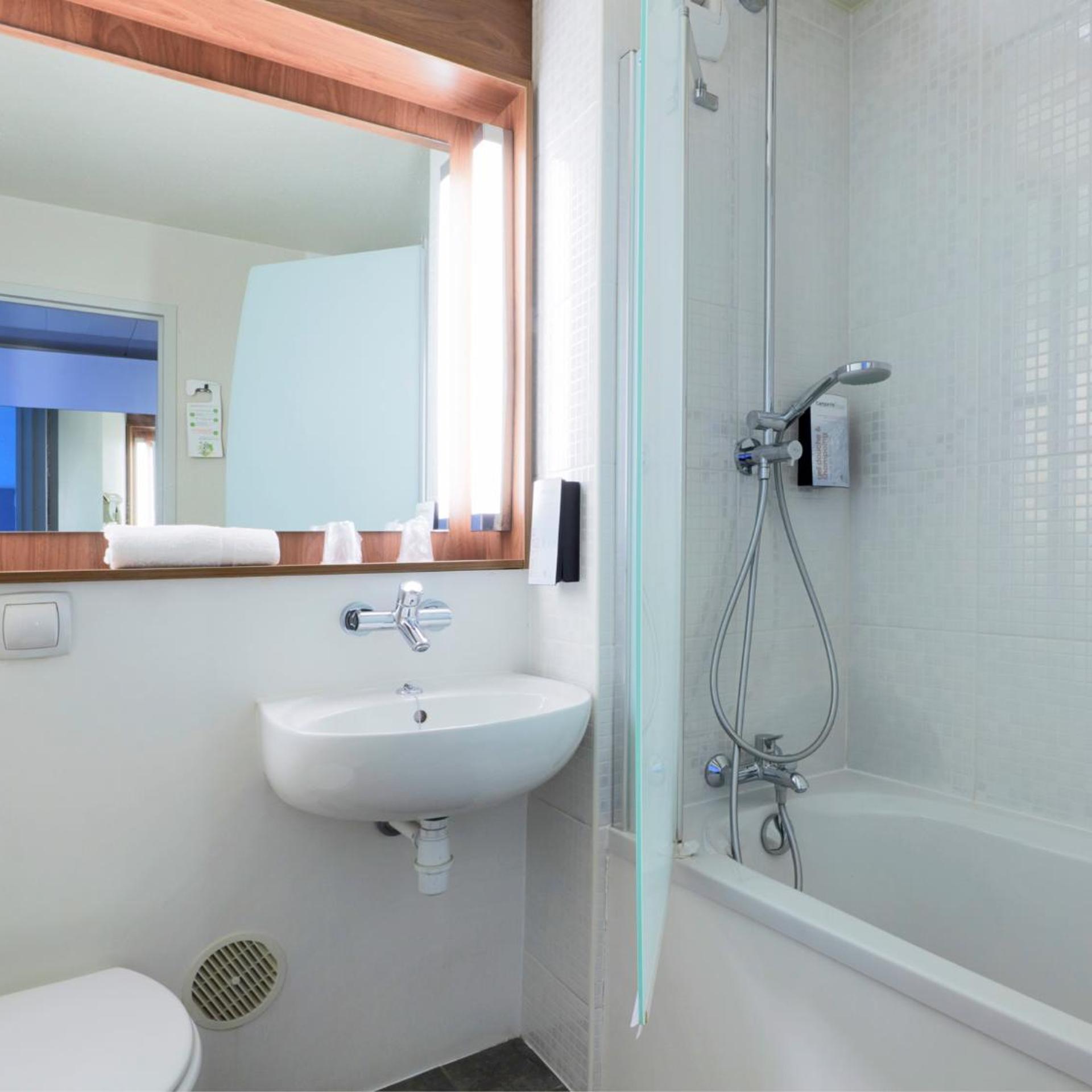 Room, Twin Beds, CAMPANILE VILLENEUVE SUR LOT - PUJOLS 5/5