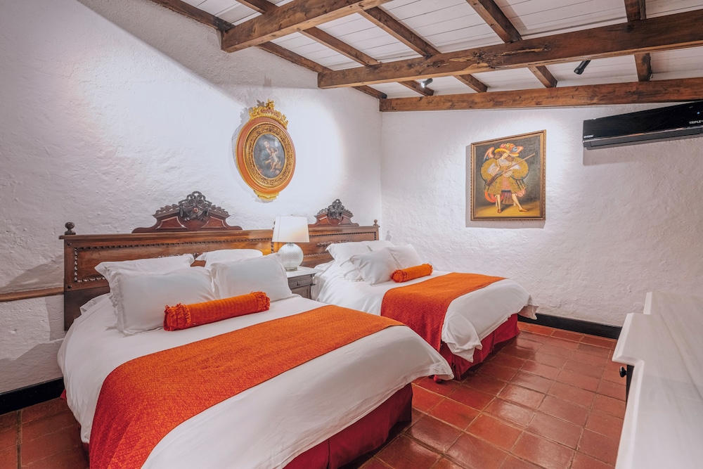 SUITE, 2 QUEEN BEDS