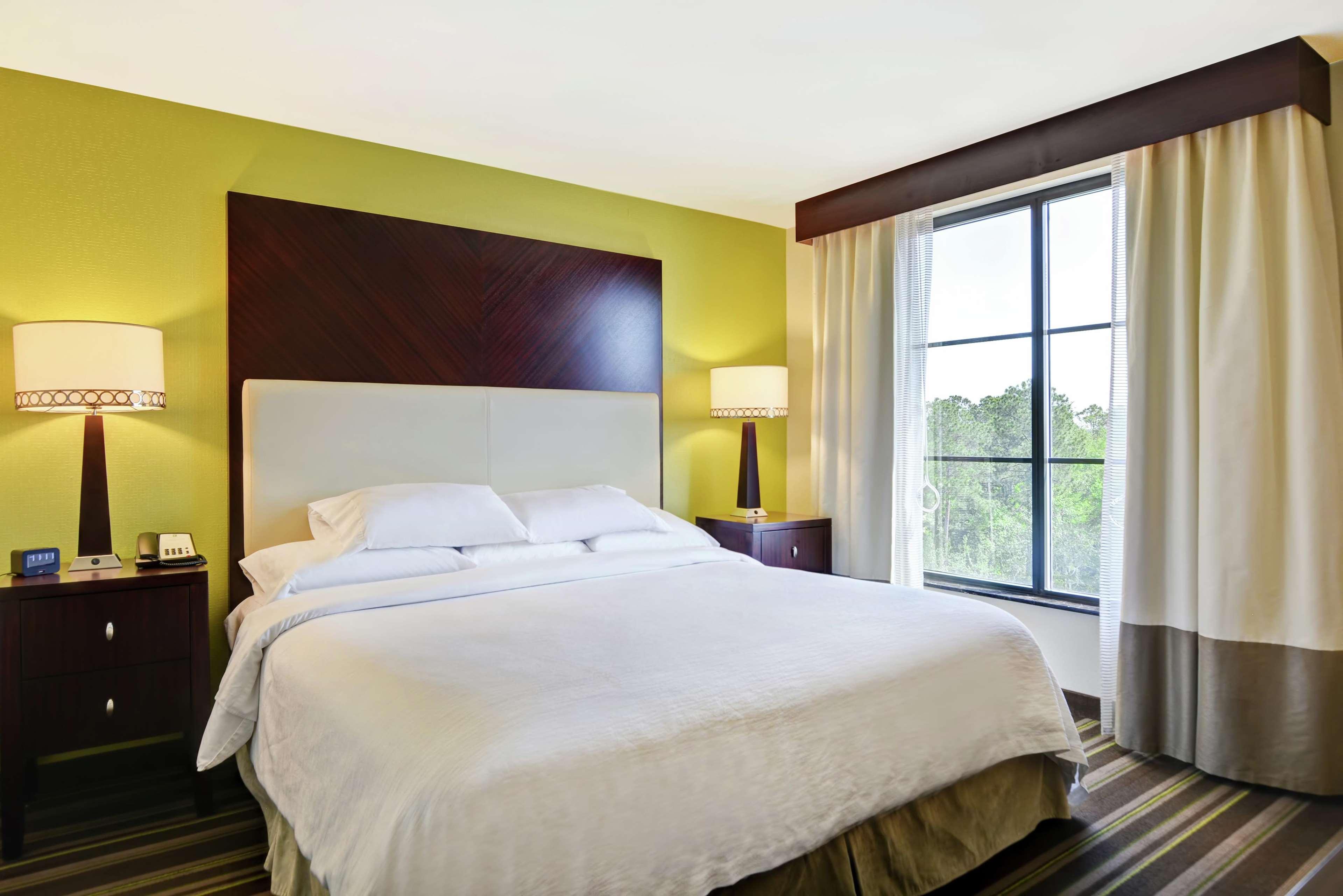 1 BEDROOM, KING BED, ACCESSIBLE