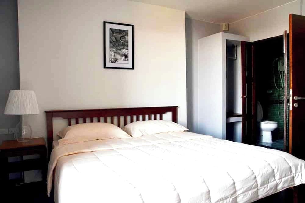 DELUXE, KING BED, BALCONY