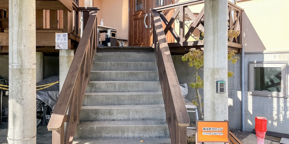 Lodge Orange Cabin 9/63