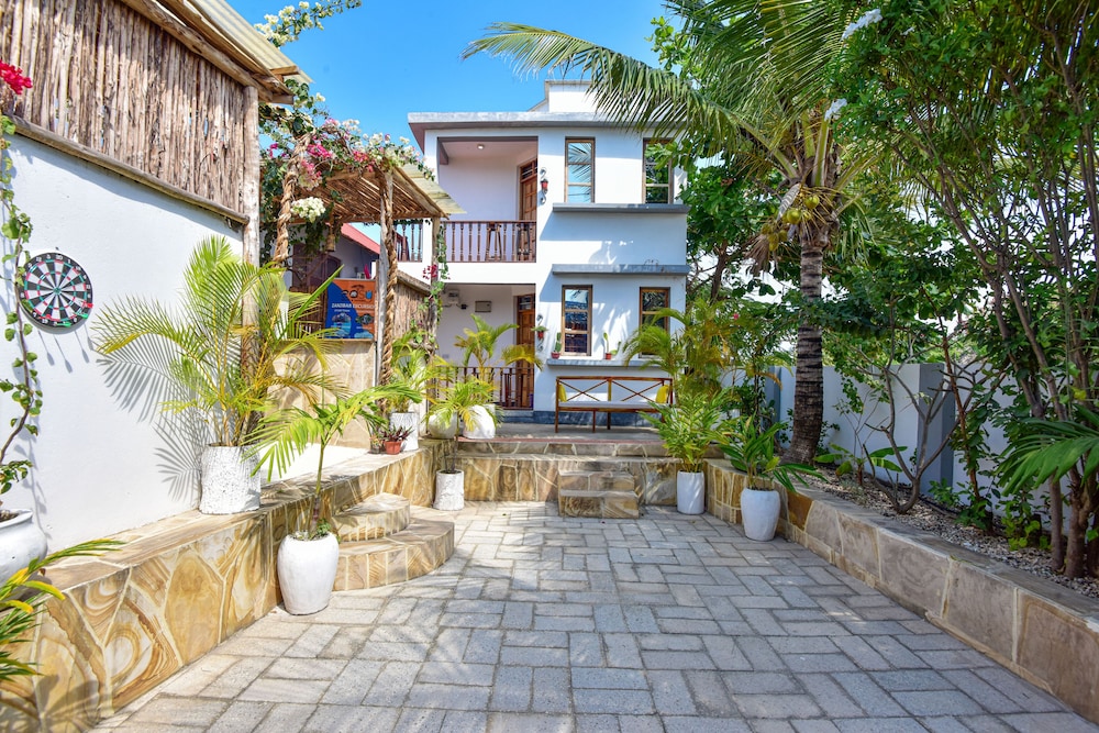 Barabara House 44/49