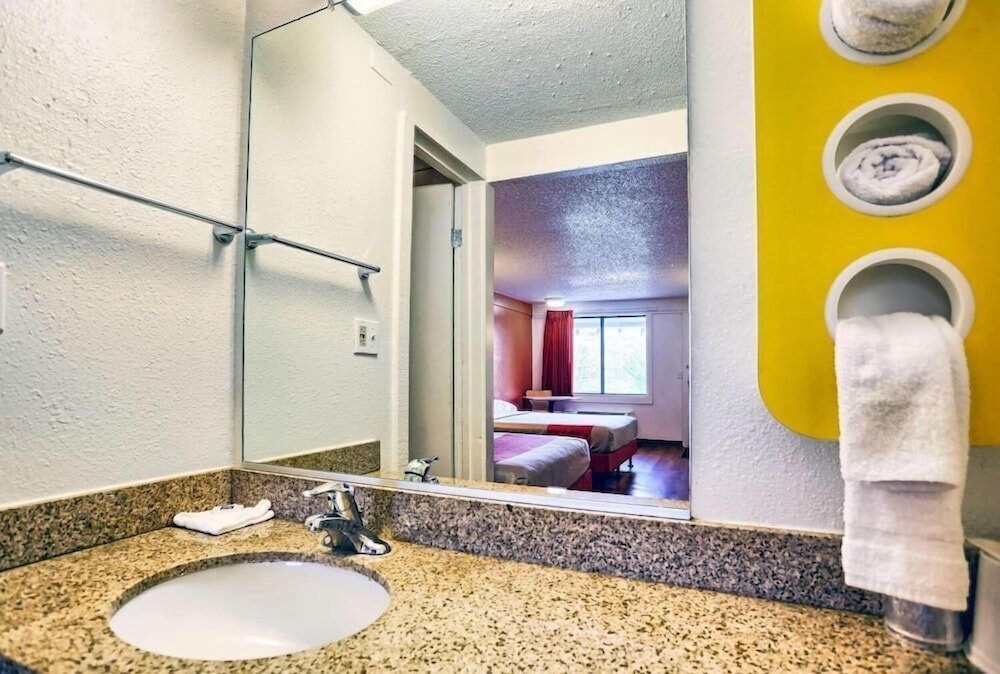 Motel6 Hagerstown, MD 32/36