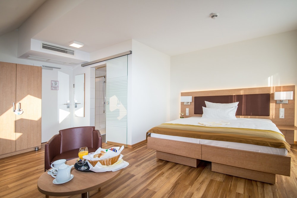 Hotel & Restaurant Goldener Pflug 17/77