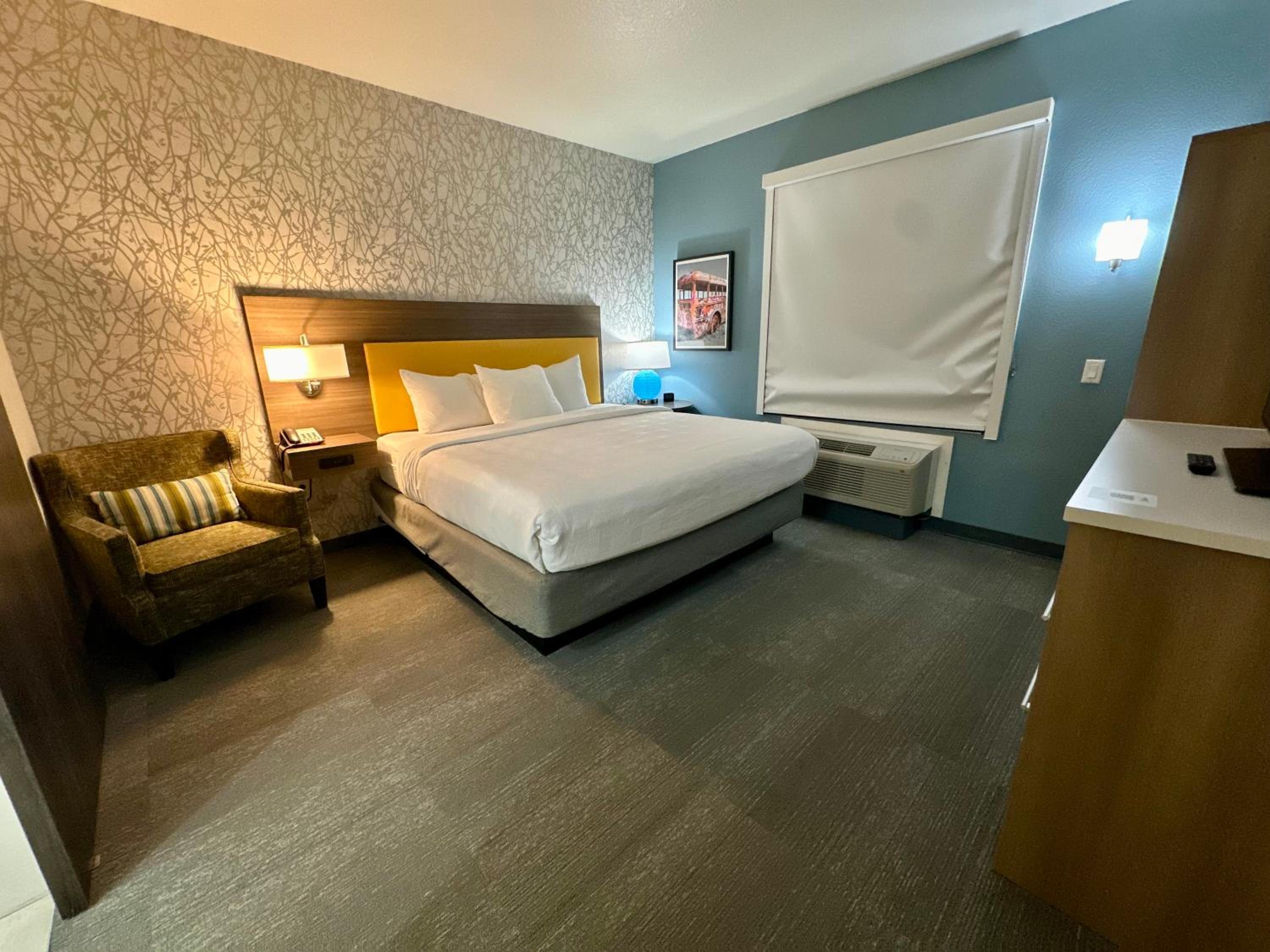 1 BEDROOM, SUITE, KING BED