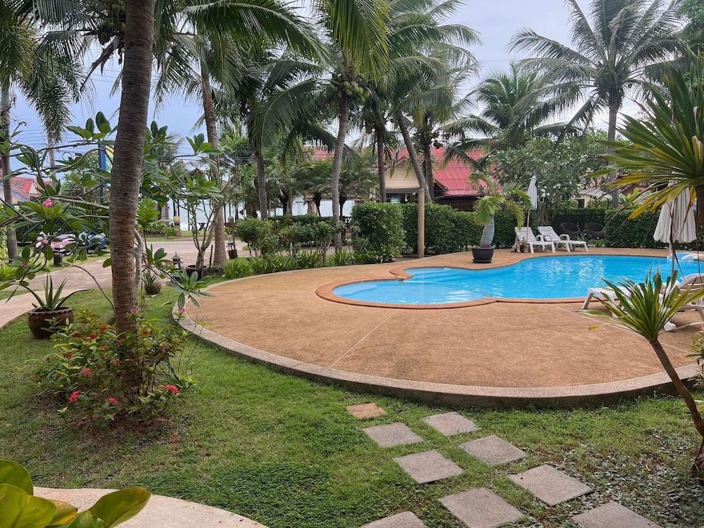 LANTA SEAFRONT RESORT 4/66