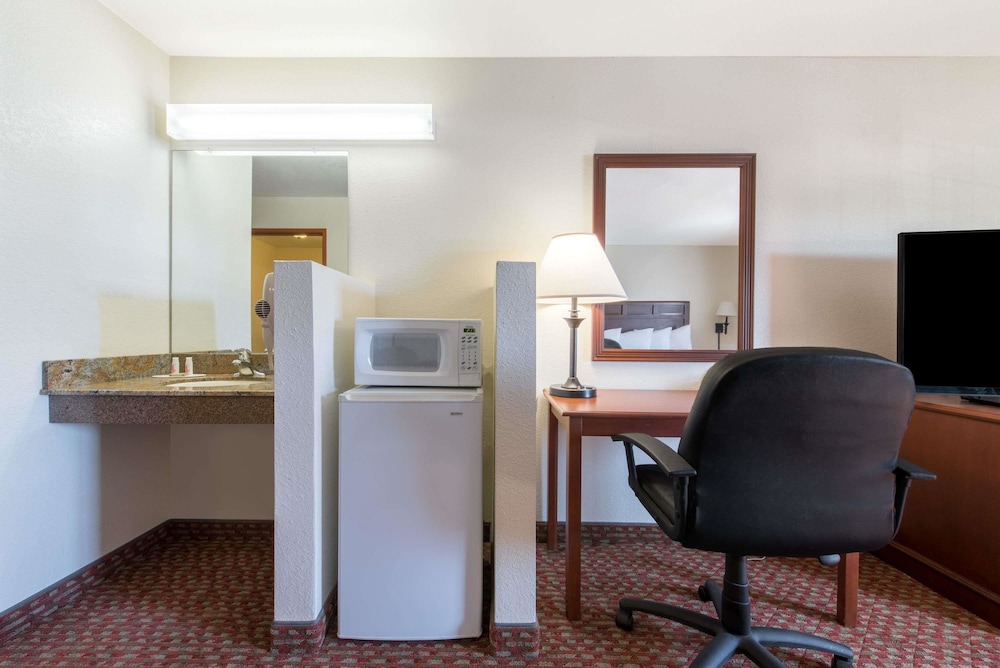 Super 8 By Wyndham Abilene South 16/22