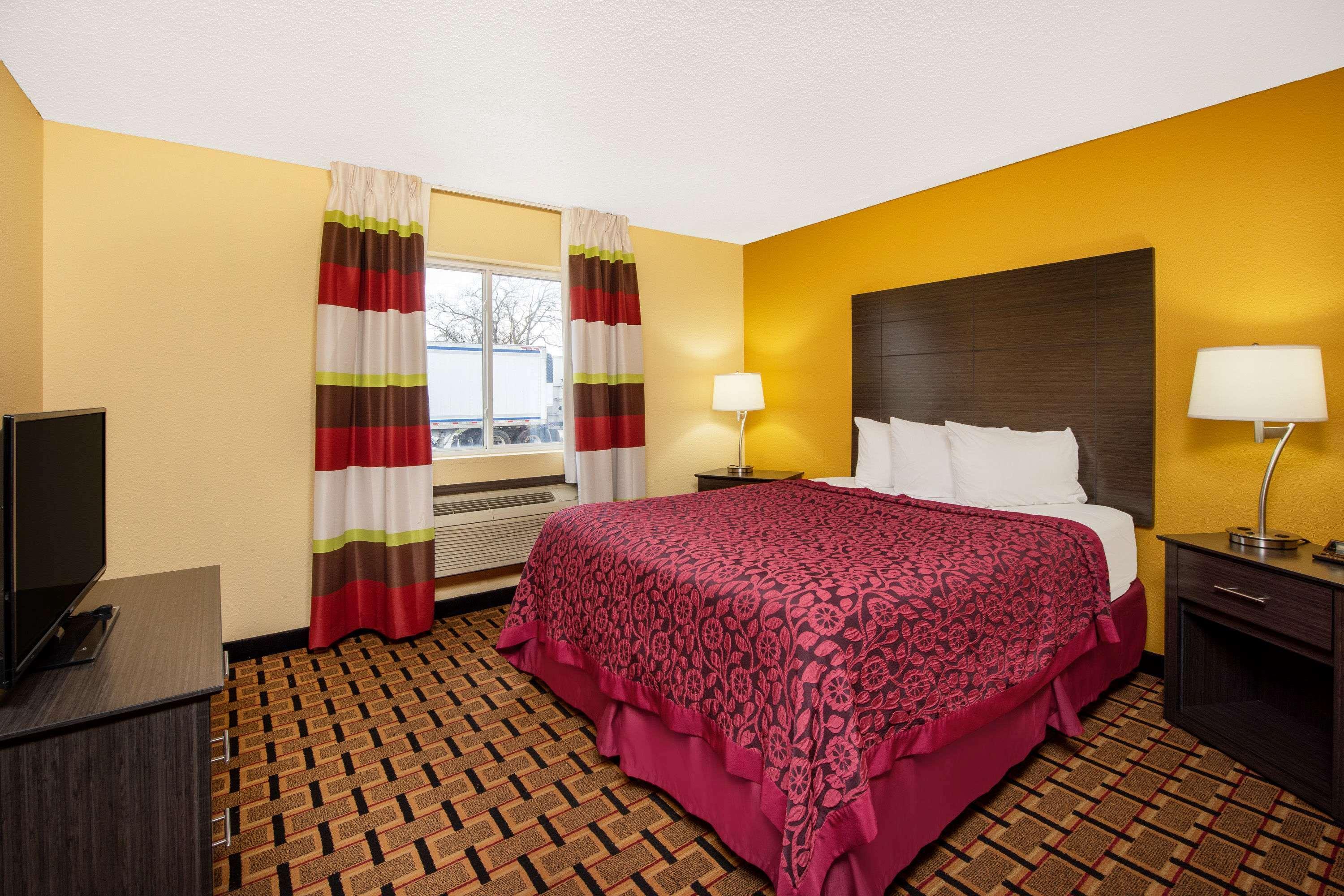 2 Bedrooms, Suite, King and Queen Bed, Low Floor