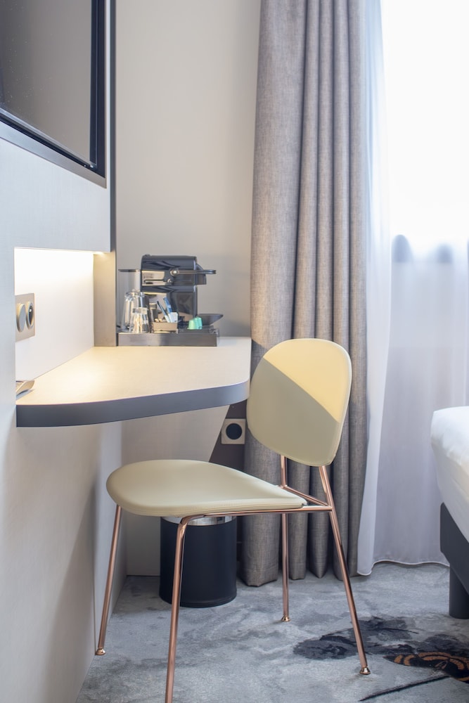 Brit Hotel Nantes La Beaujoire - L Amandine 58/62