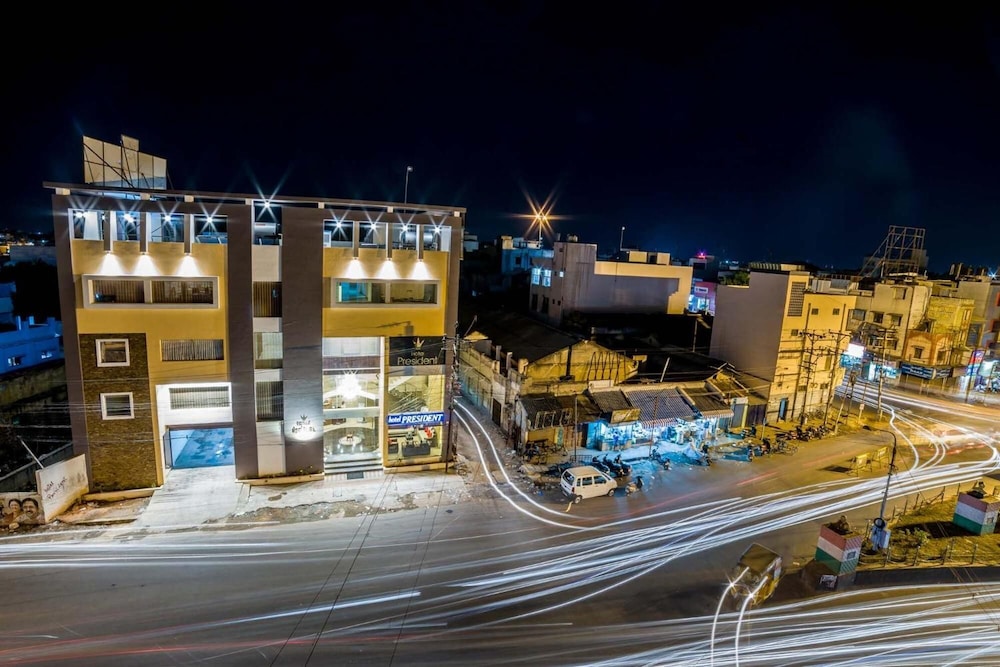 Oyo 14759 Hotel President 1/55