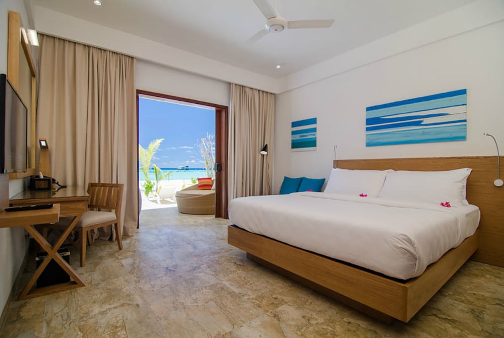 Summer Island Maldives 13/64