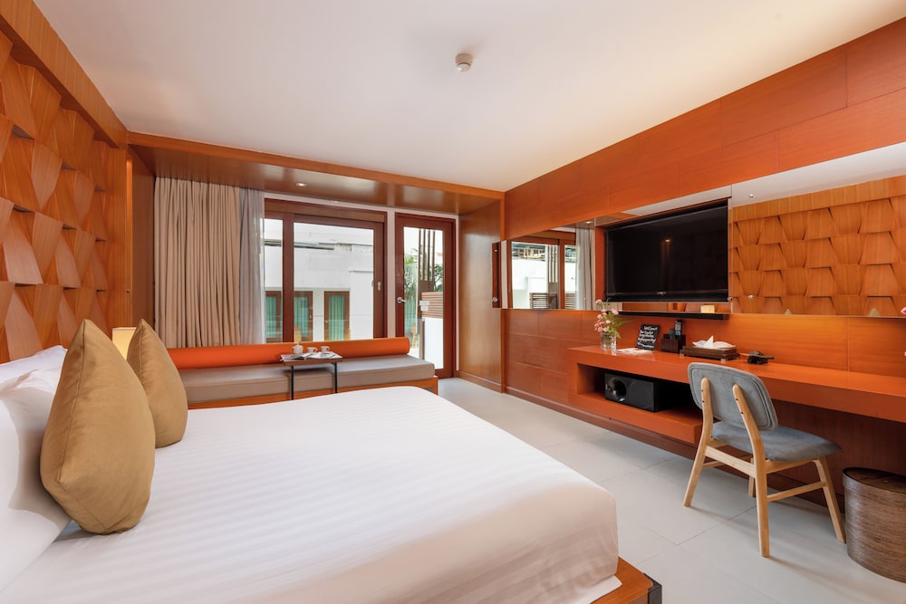 La Flora Resort Patong 16/70