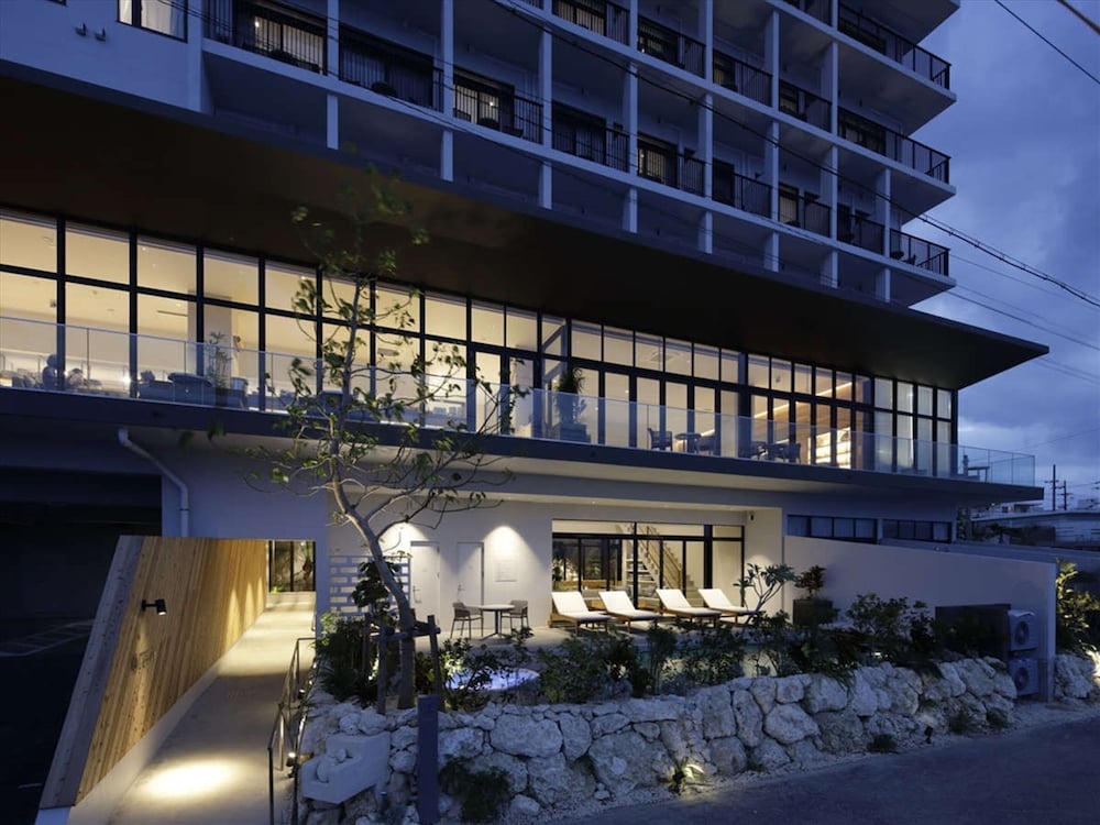 Hotel Locus 8/84