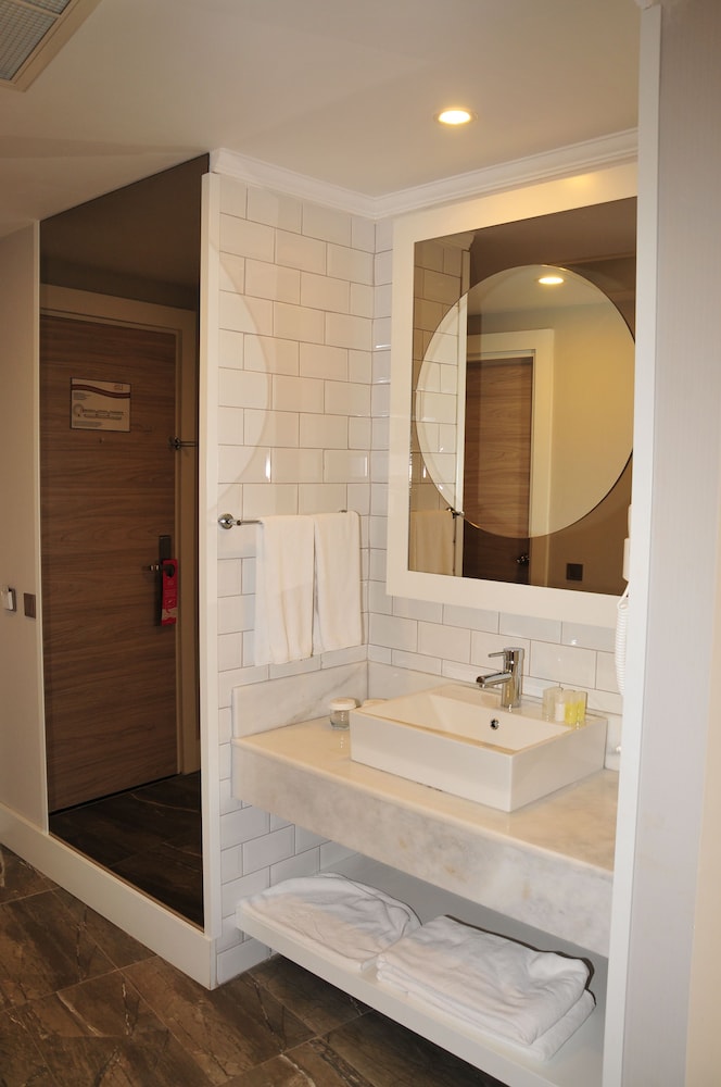Port River Hotel 50/50