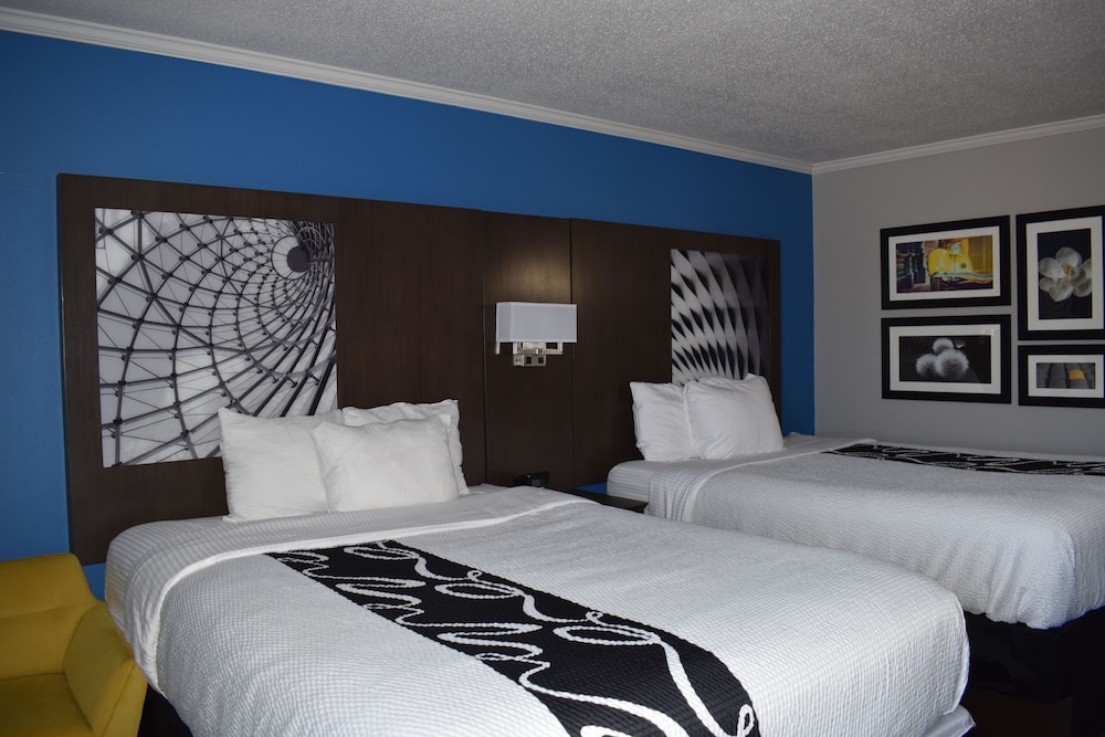 La Quinta Inn St Louis Hazelwood Airport North 18/59