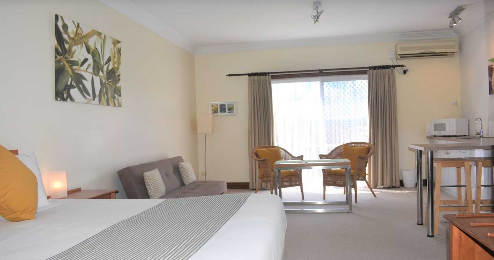 The Henry Parkes Tenterfield Ex Best Western 12/46