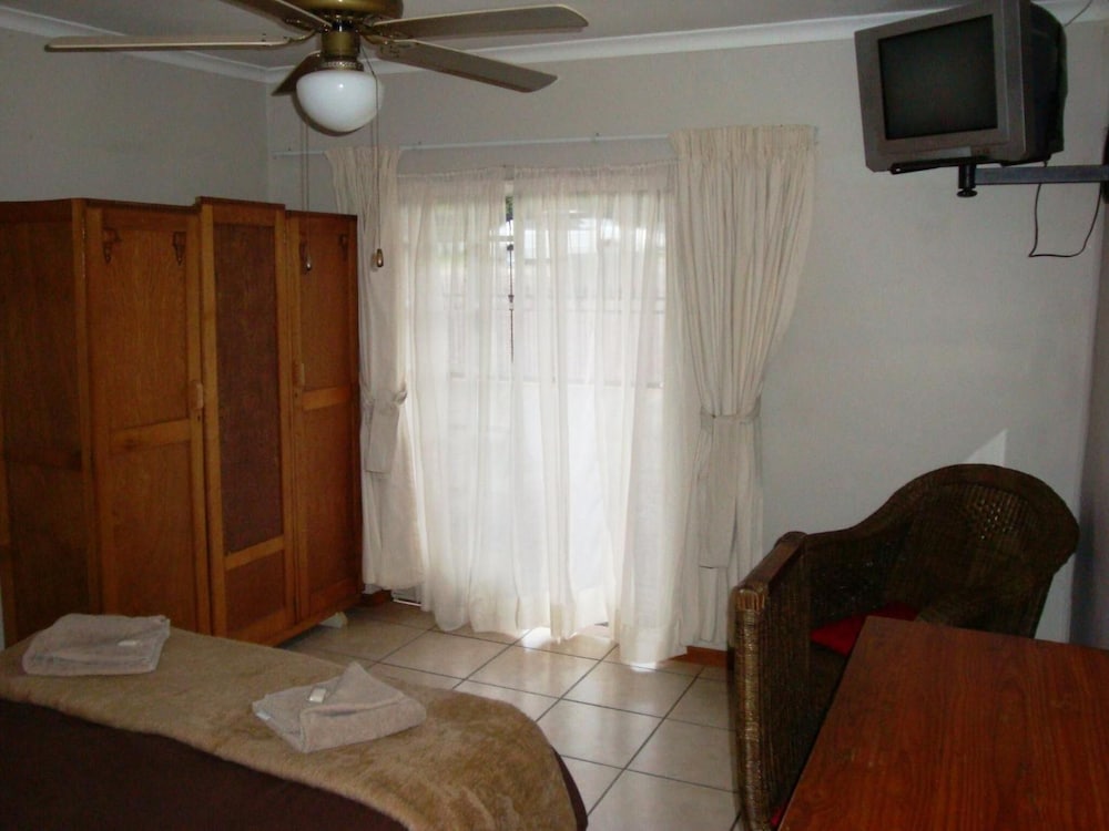 Flintstones Guest House Fourways 34/50