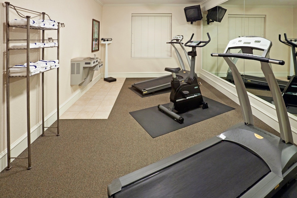 Holiday Inn Express Hotel Suites Waxahachie 49/74