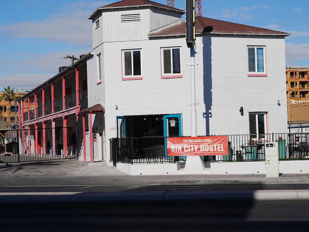 Sin City Hostel 40/50