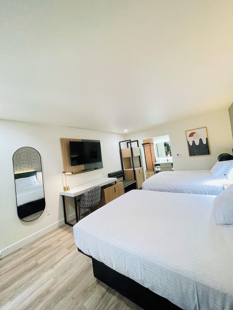 La Casa Inn 17/50