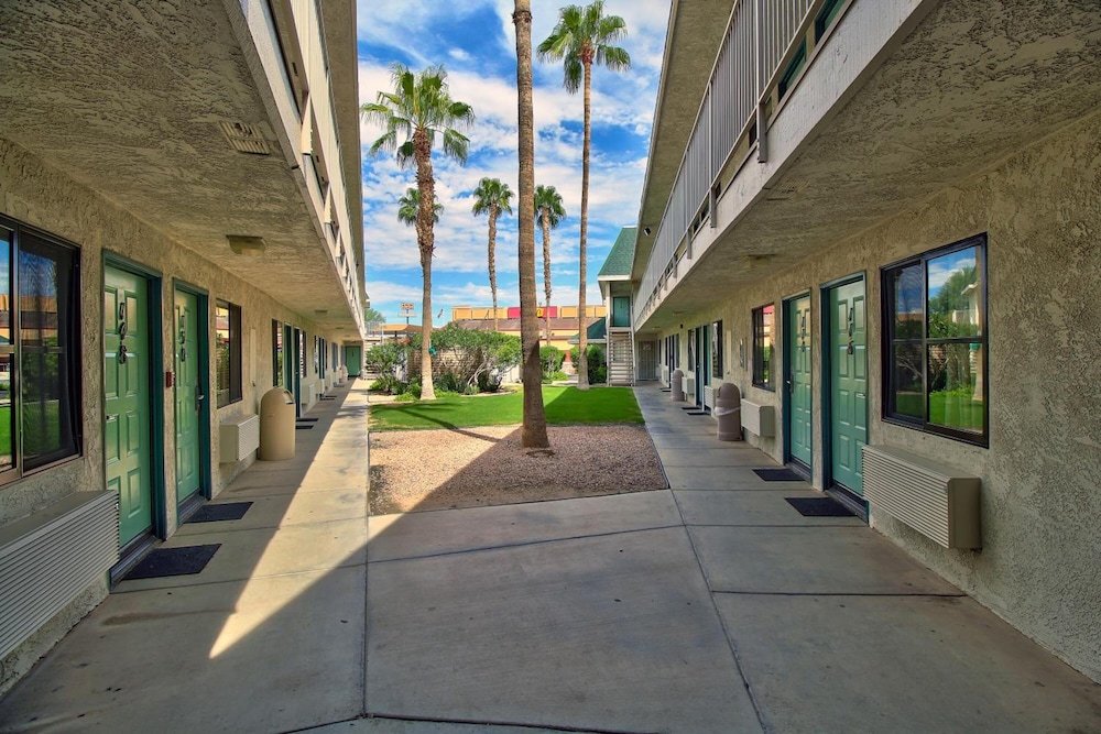 Motel6 Yuma, AZ - East 61/66