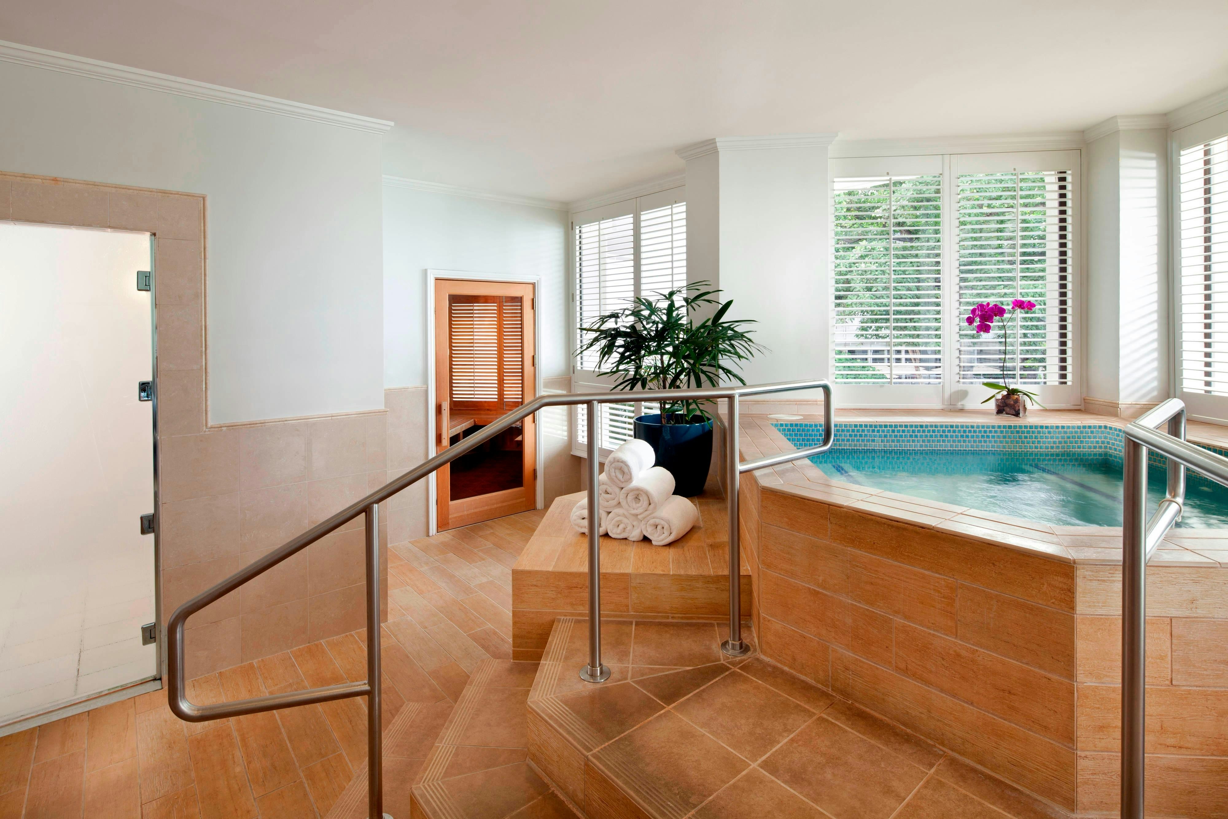 Moana Surfrider A Westin Resort and Spa Waikiki Beach 17/50
