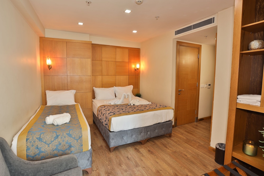 ROOM, TRIPLE