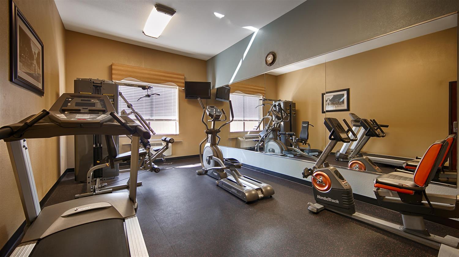 Best Western Orange Inn and Suites 4/10