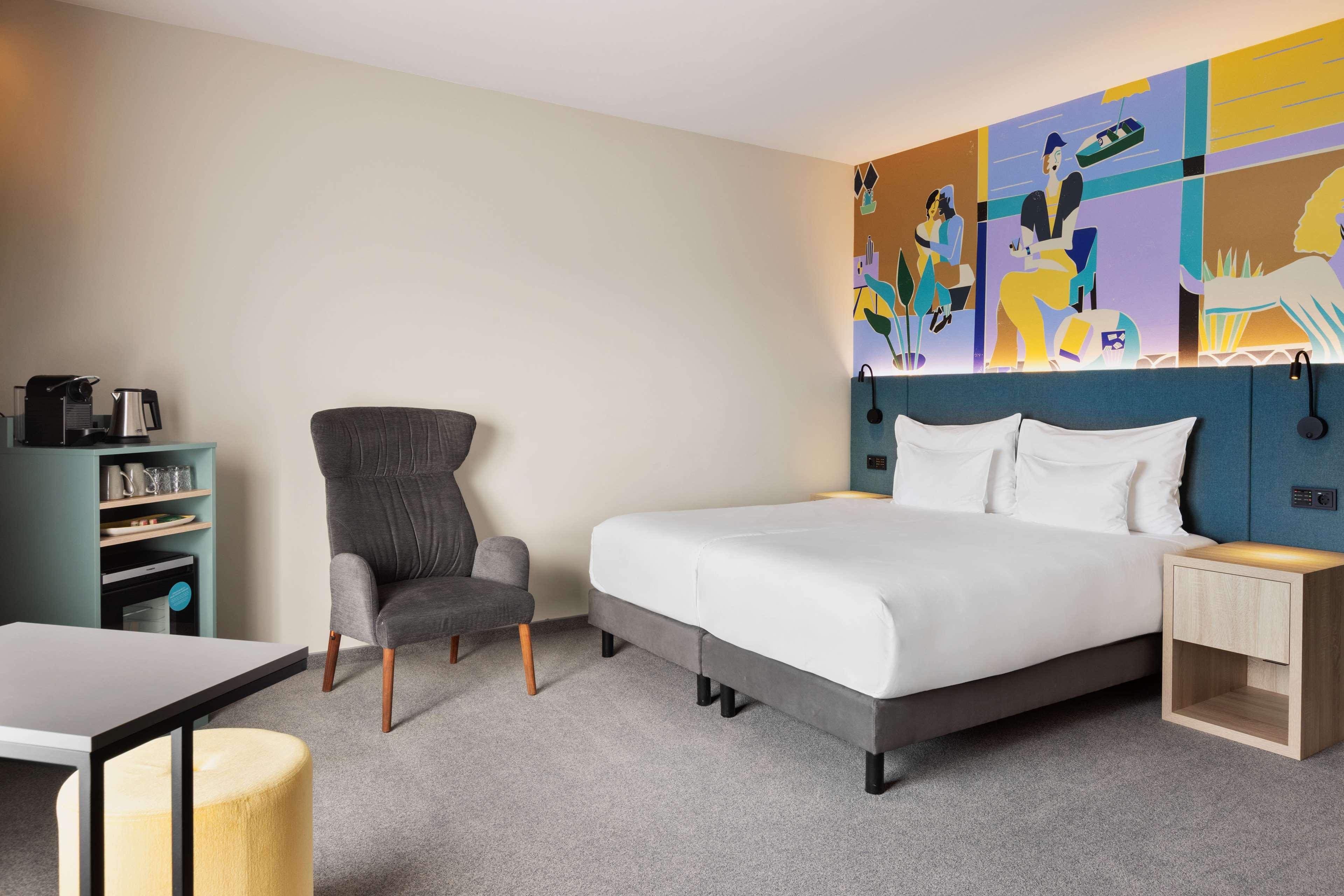 ROOM, KING BED, ACCESSIBLE