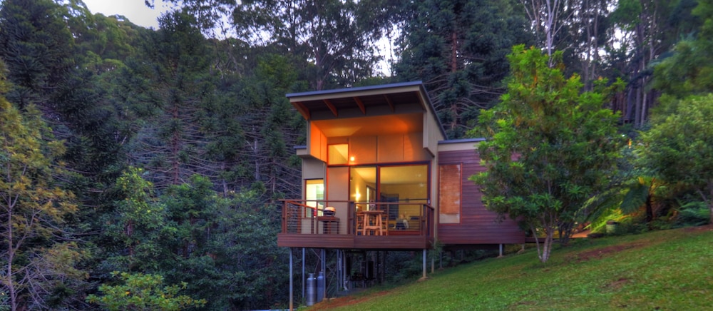 Montville Oceanview Cottages 3/25