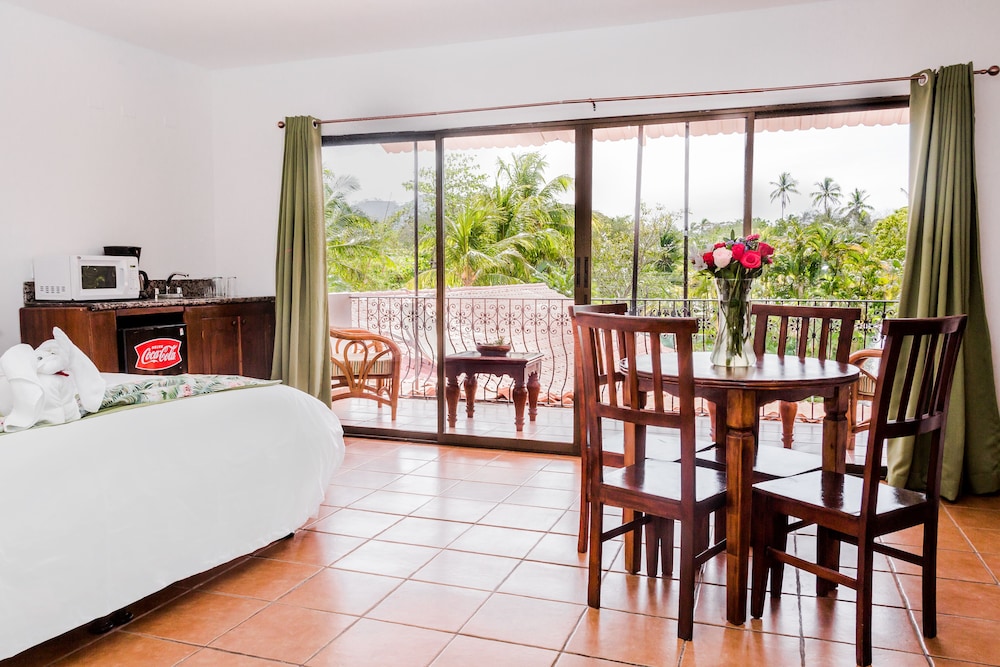 Hotel Coco Palms 55/76