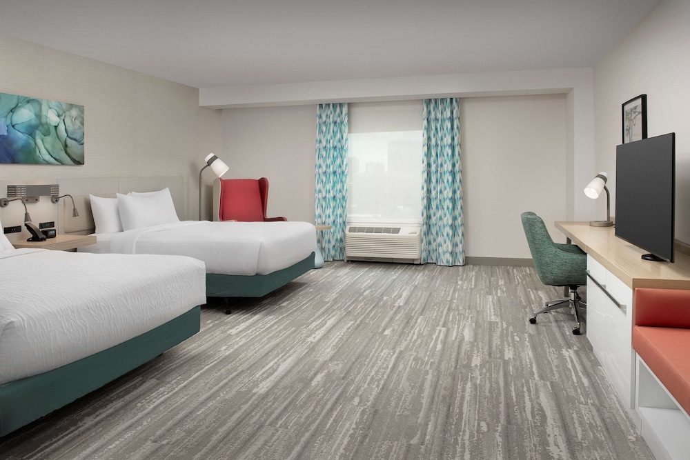 DELUXE, 2 QUEEN BEDS, BATHTUB