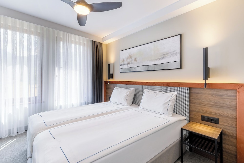 GRAND, SUITE, MOUNTAIN VIEW