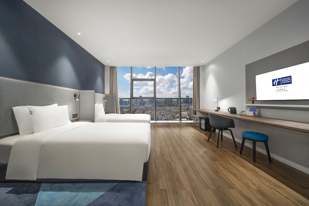 Holiday Inn Express Zhuhai Gongbei 32/63