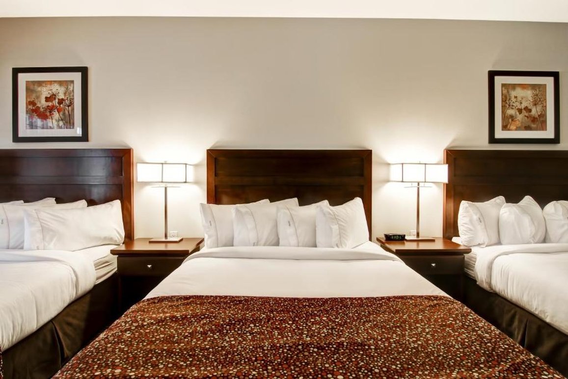 Canalta Hotel Tisdale 2/12