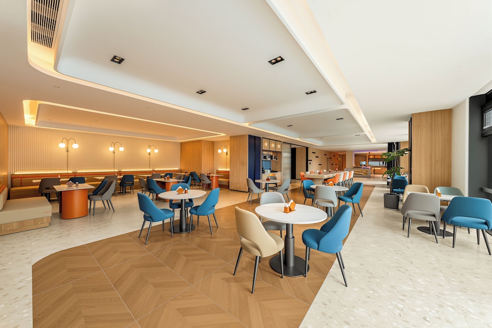 YiWu Zhonglian Kaixin Hotel 62/75