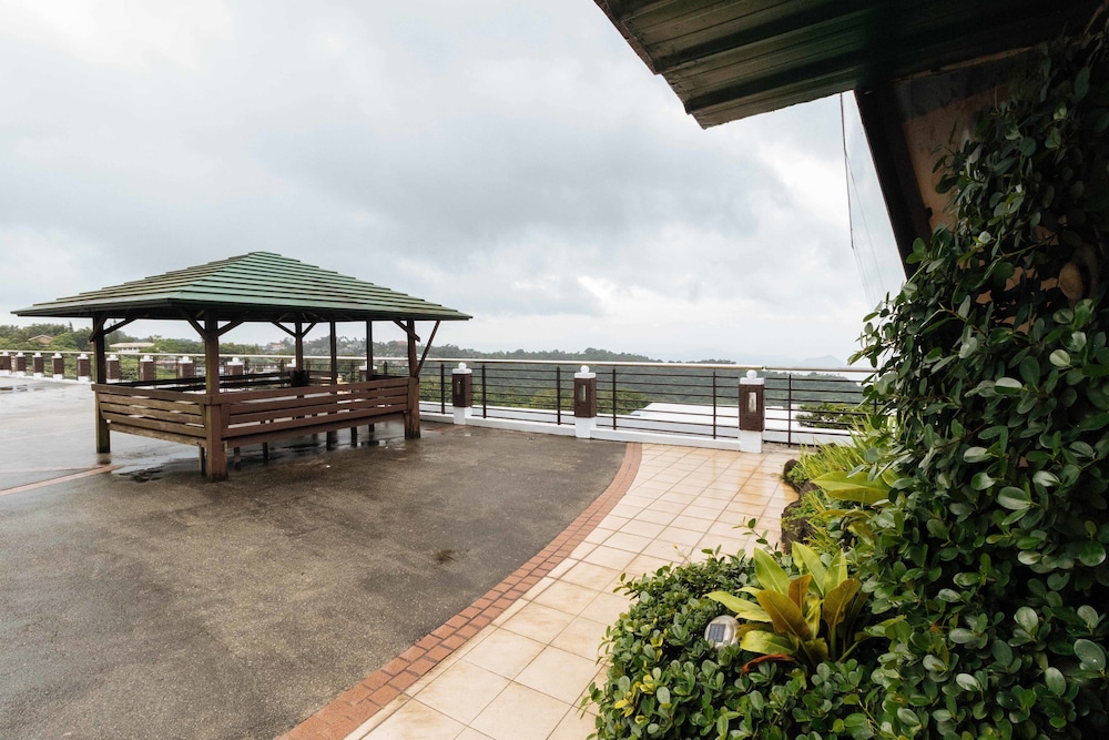 Reddoorz Plus The Ridge Tagaytay City 20/23