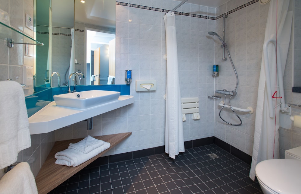 Holiday Inn Express Bath an IHG Hotel 9/43