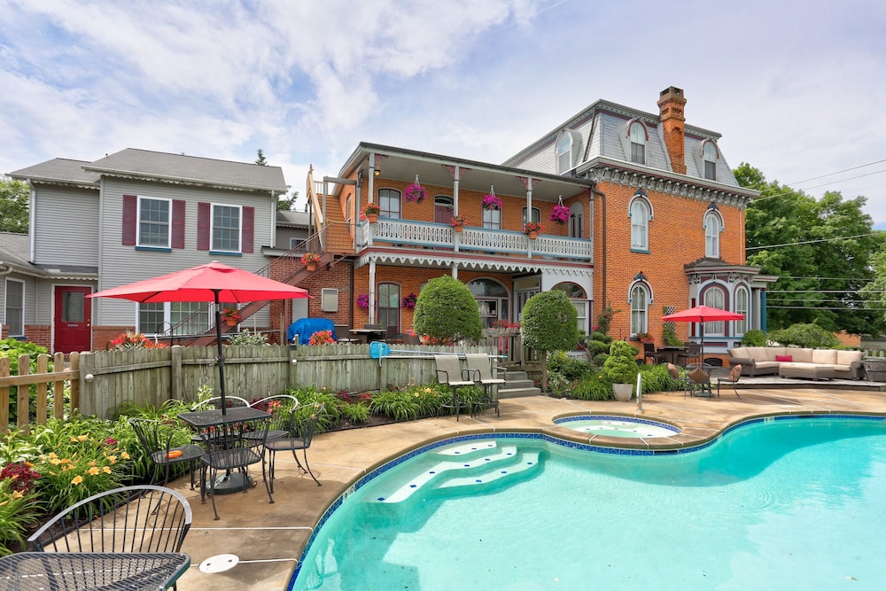 Greystone Manor Inn B&B 1/32