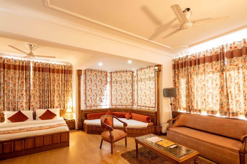 Hotel Baljees Regency 25/33