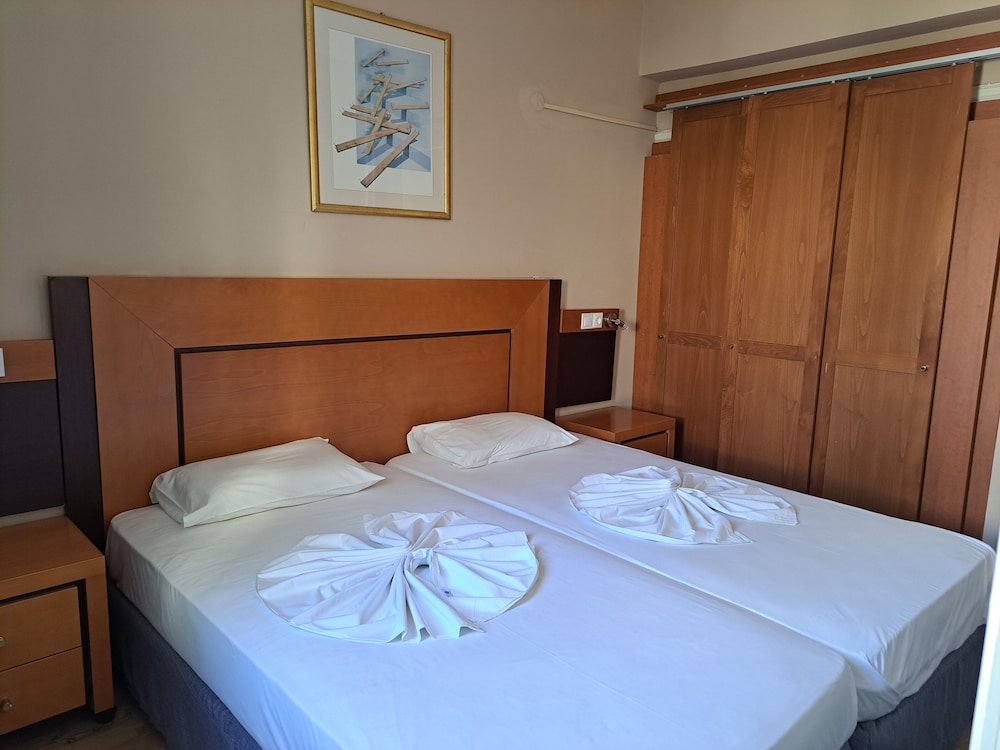 BASIC, APARTMENT, 3 BEDS