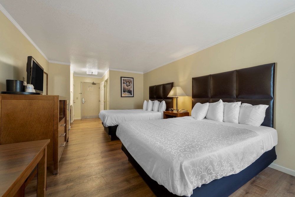 Standard, 2 Queen Beds, Partial Harbour View، Best Western Plus Northwoods Inn 4/6