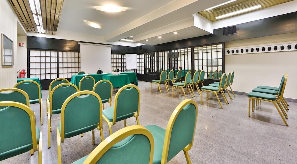 Hotel Astoria, Sure Hotel Collection by Best Western 32/38