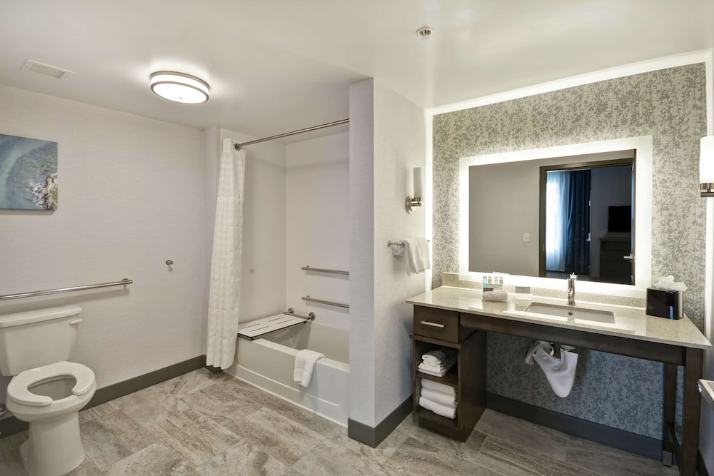 Homewood Suites by Hilton Warren Detroit 16/57