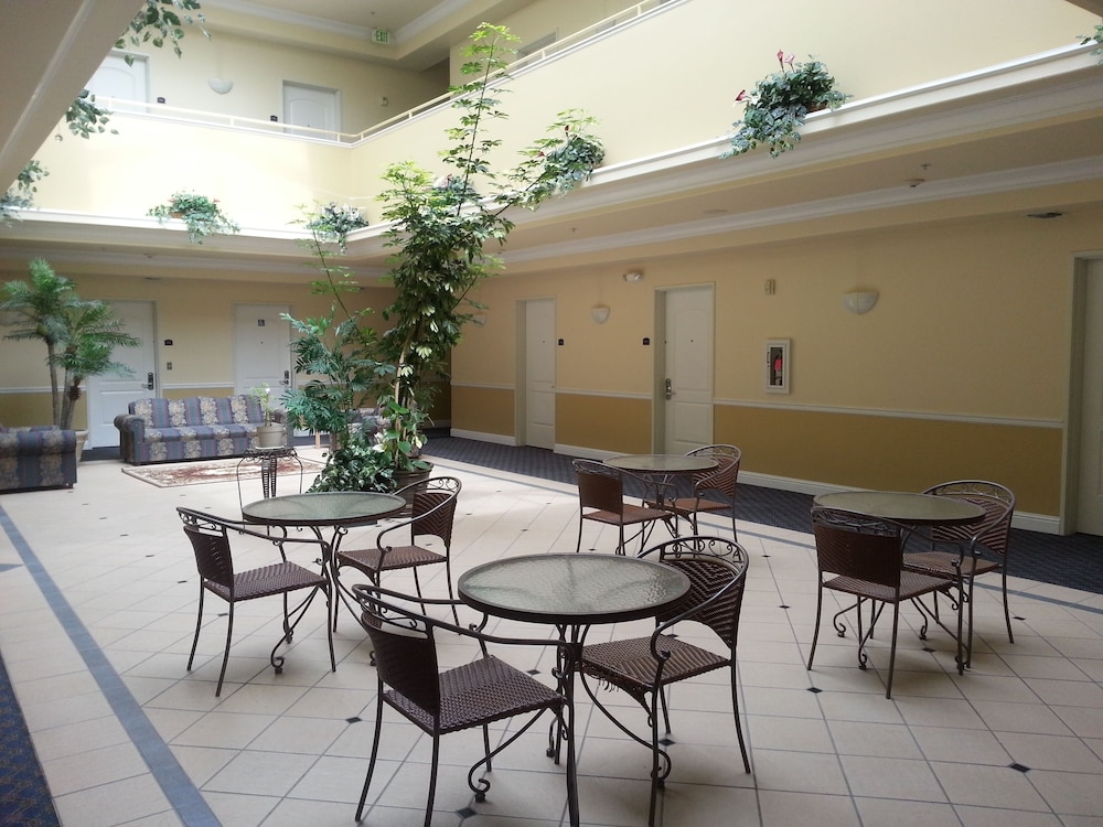 Gateway Inn and Suites Hotel 38/46