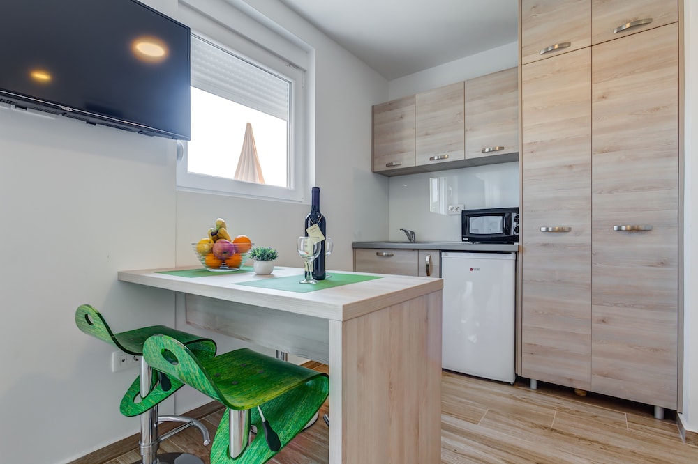 Almare Apartments Budva 50/50