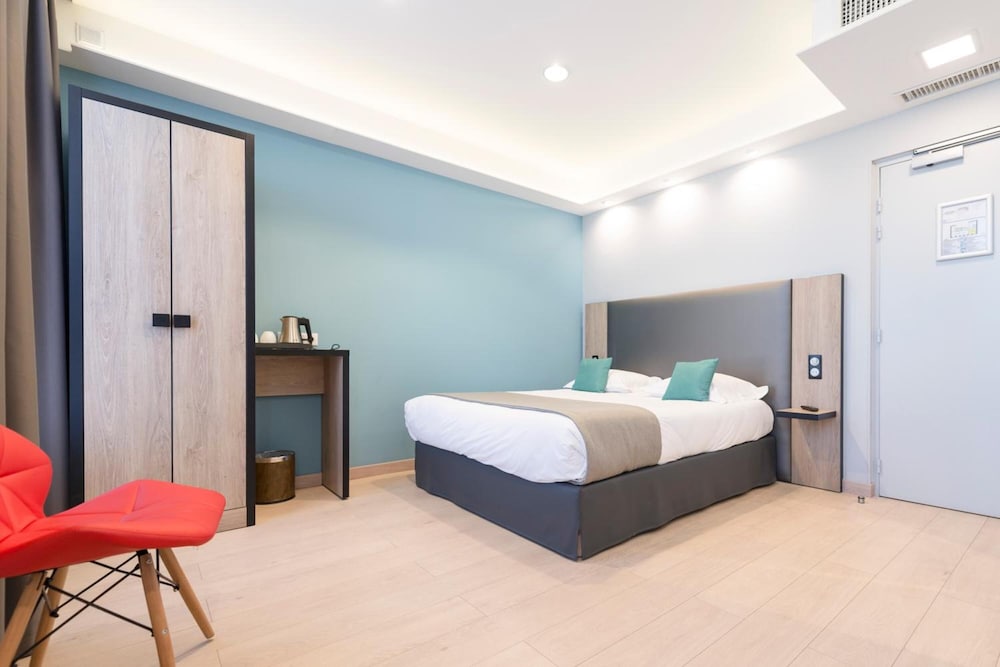 Grand Hotel Clichy 14/61
